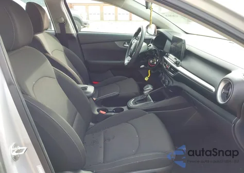 2021 Kia Forte Lxs z USA, uszkodzony, nr VIN 3KPF24AD5ME306475